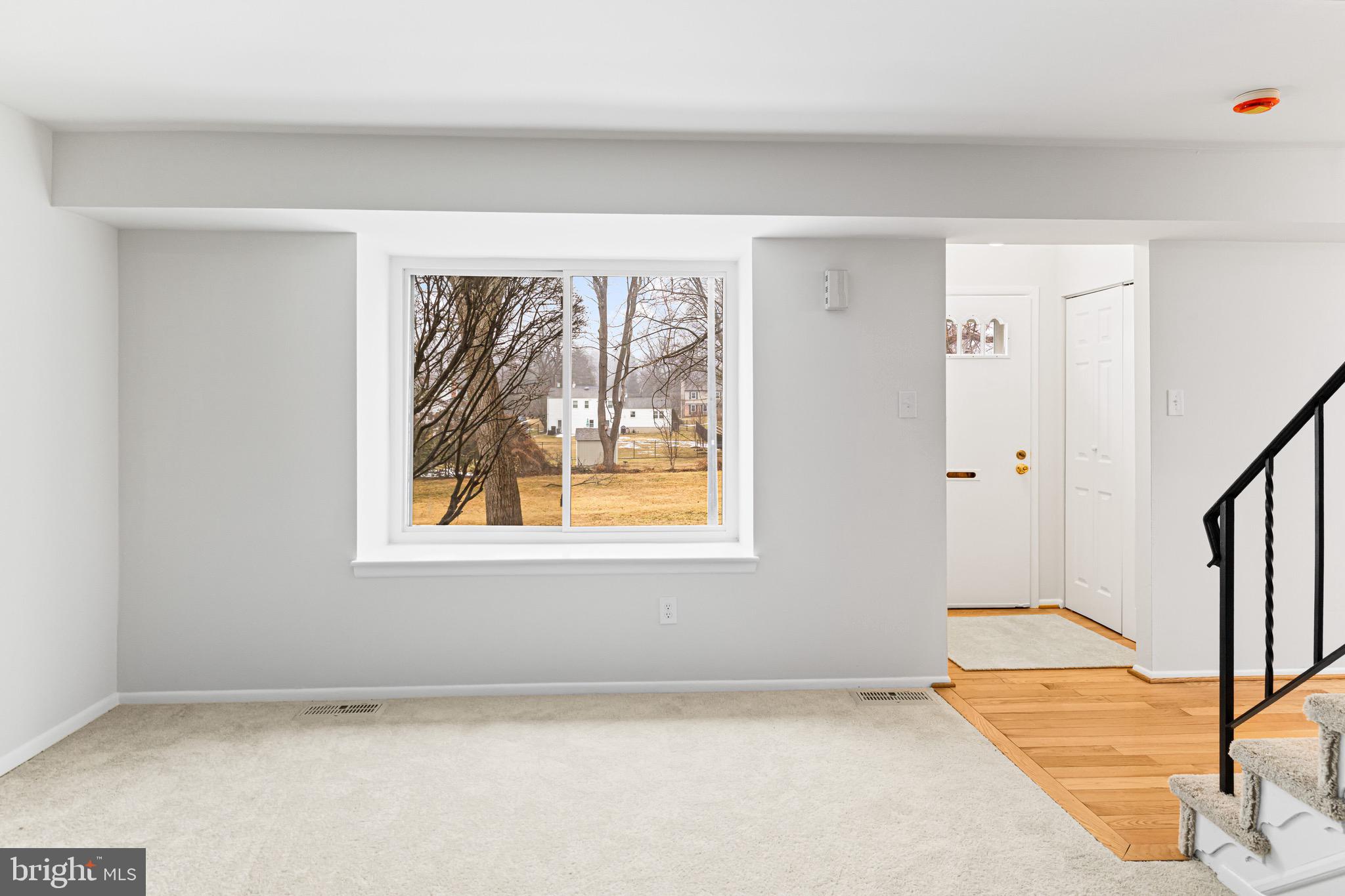 22 Fitzwatertown Road, Unit C8 Willow Grove, PA 19090 - Photo 5 of 26 Living Room
