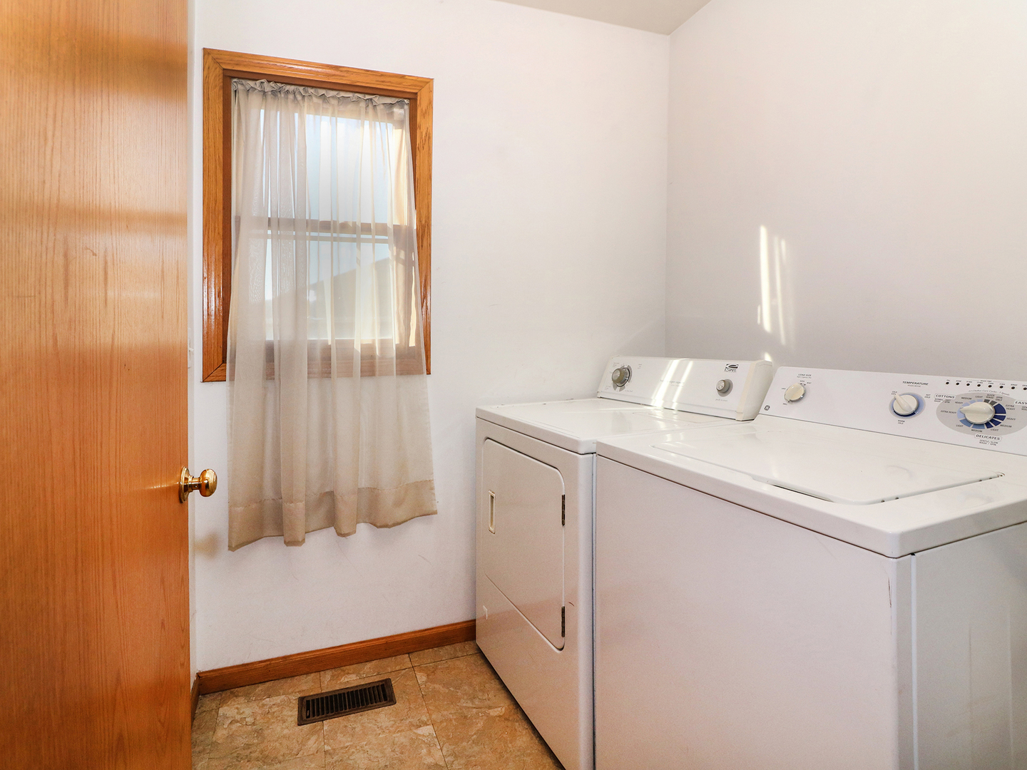 714 Cedar Lane Genoa, IL 60135 - Photo 8 of 15