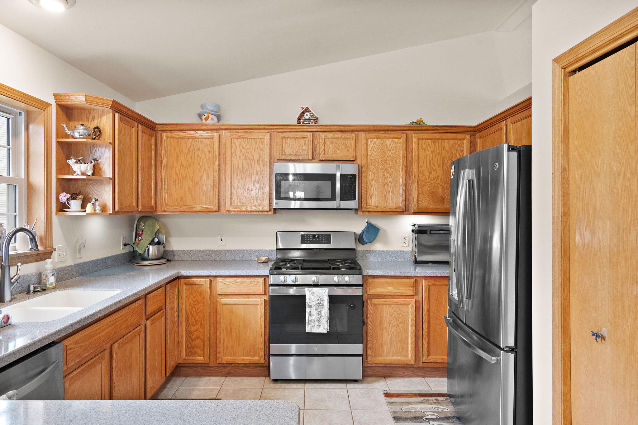 8262 Heron Lake Road St. John, IN 46373 - Photo 14 of 51 2048x1365