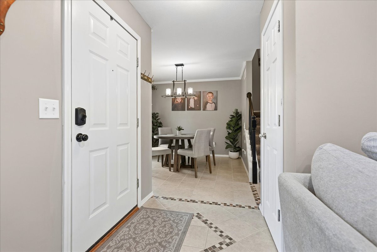 2830 Rocksbury Drive Bloomington, IL 61705 - Photo 7 of 37