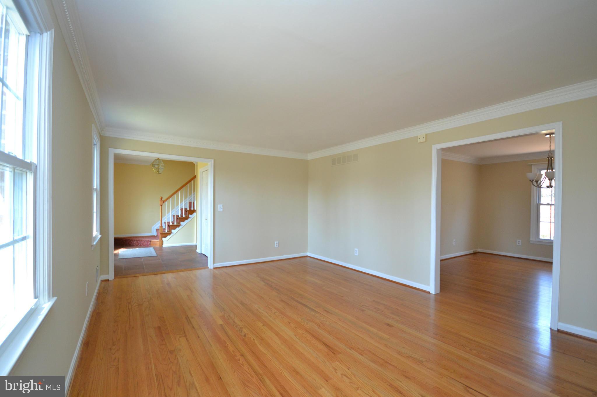 12909 Gent Road Reisterstown, MD 21136 - Photo 3 of 29 Living Room with hardwood floors