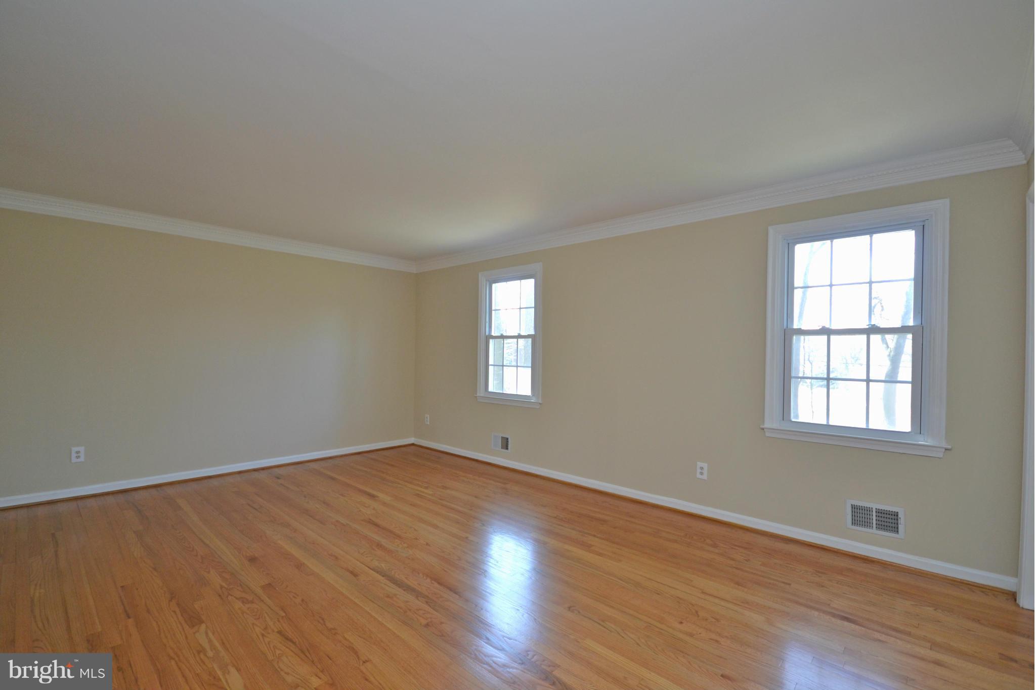 12909 Gent Road Reisterstown, MD 21136 - Photo 4 of 29 Living Room with crown molding