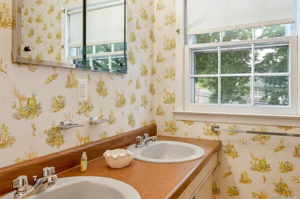 $6,500 | 5 Bronze Court, Huntington, NY 11743