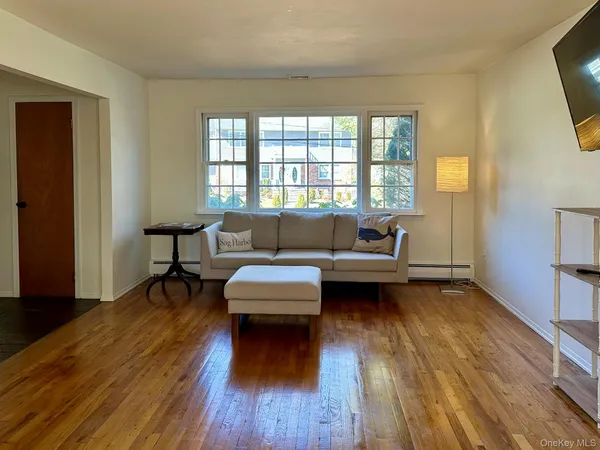 $6,500 | 5 Bronze Court, Huntington, NY 11743