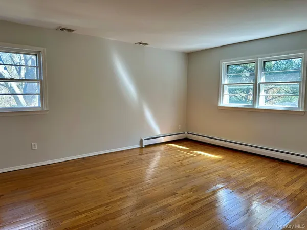 $6,500 | 5 Bronze Court, Huntington, NY 11743
