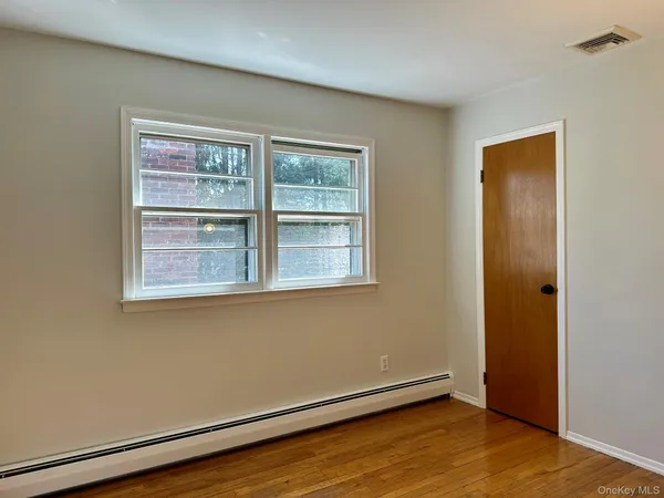 $6,500 | 5 Bronze Court, Huntington, NY 11743