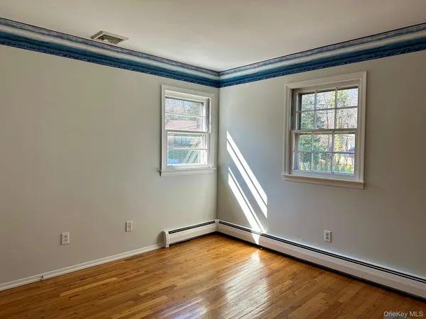 $6,500 | 5 Bronze Court, Huntington, NY 11743