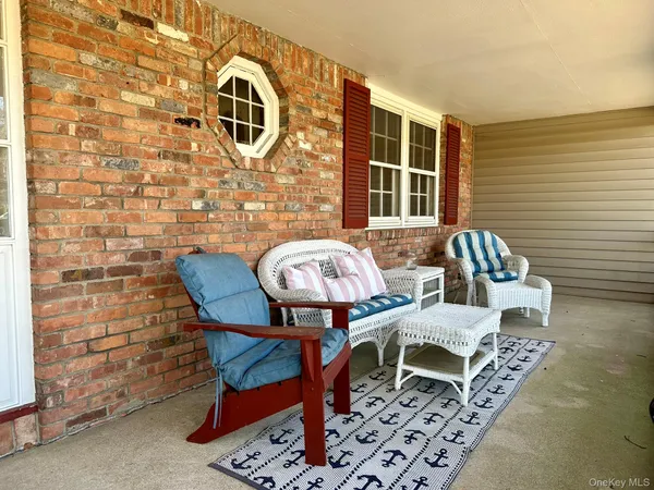 $6,500 | 5 Bronze Court, Huntington, NY 11743