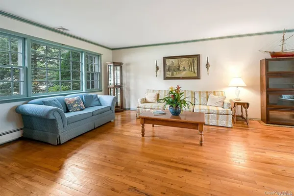 $6,500 | 5 Bronze Court, Huntington, NY 11743