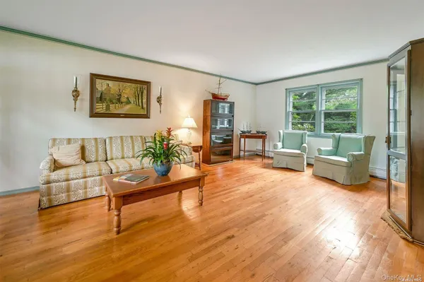 $6,500 | 5 Bronze Court, Huntington, NY 11743