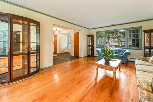 $6,500 | 5 Bronze Court, Huntington, NY 11743