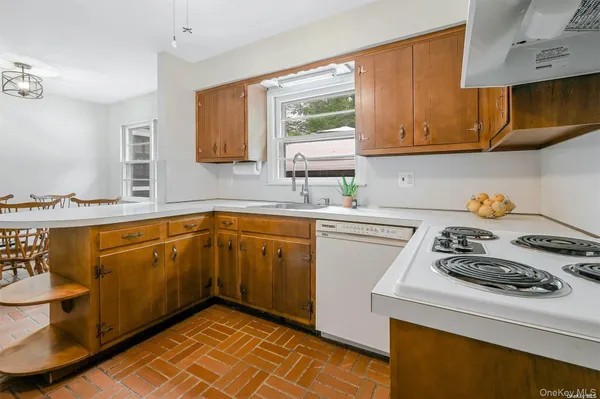 $6,500 | 5 Bronze Court, Huntington, NY 11743