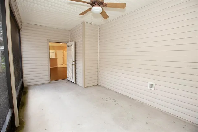 en empty room with closet and ceiling fan