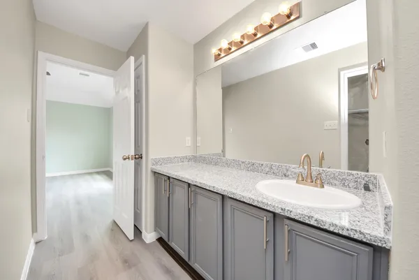 $2,000 | 882 Darbydale Crossing Lane, Houston, TX 77090