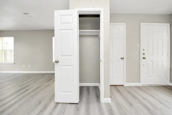 $2,000 | 882 Darbydale Crossing Lane, Houston, TX 77090