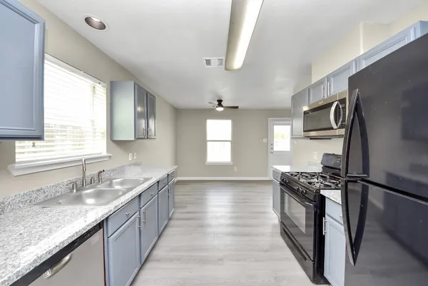 $2,000 | 882 Darbydale Crossing Lane, Houston, TX 77090