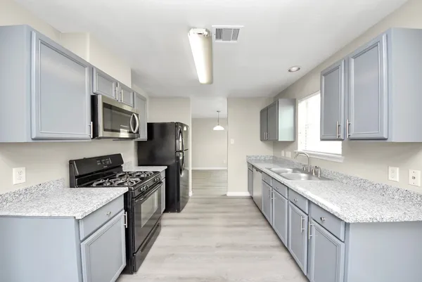 $2,000 | 882 Darbydale Crossing Lane, Houston, TX 77090