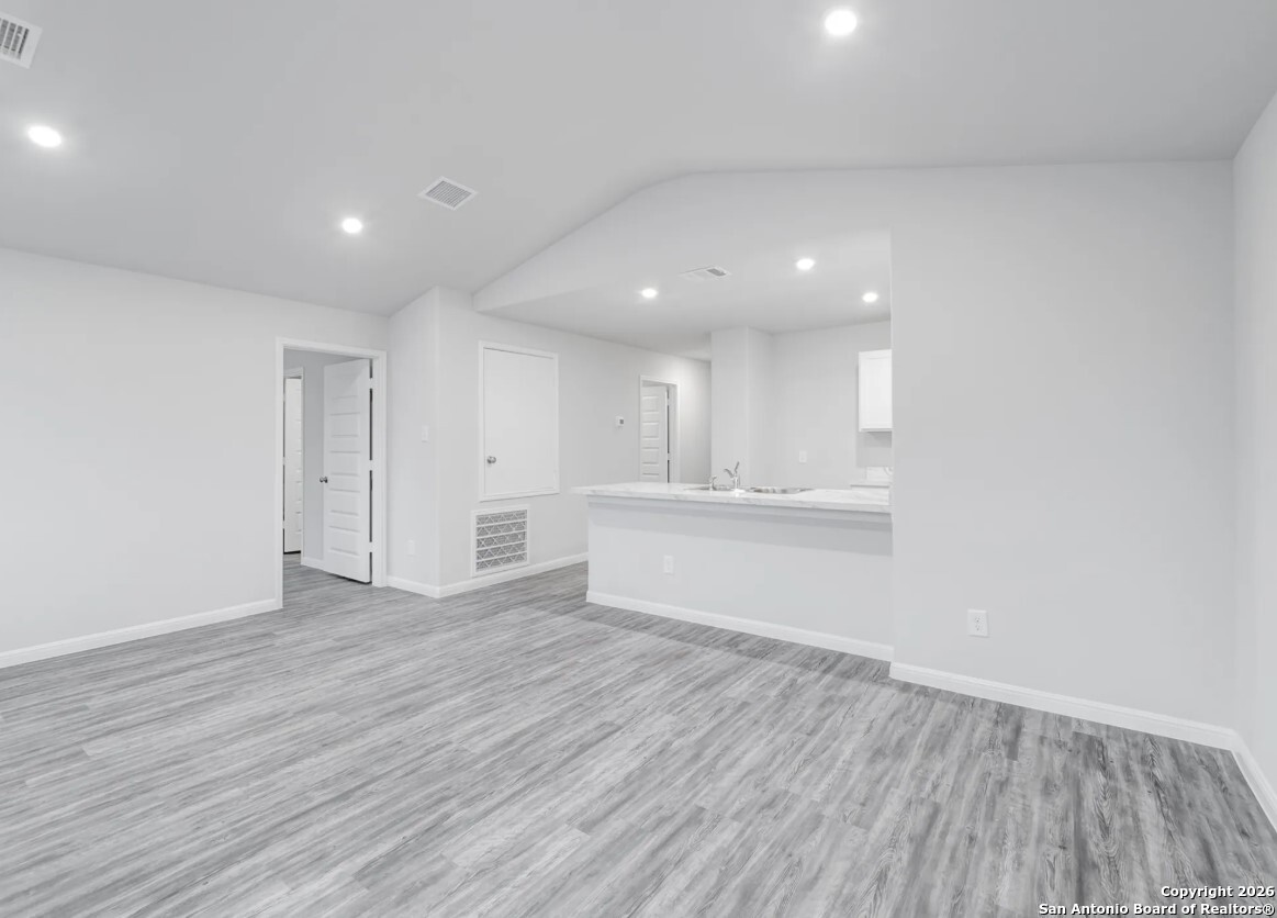 125 Sutton Place Uvalde, TX 78801 - Photo 5 of 11