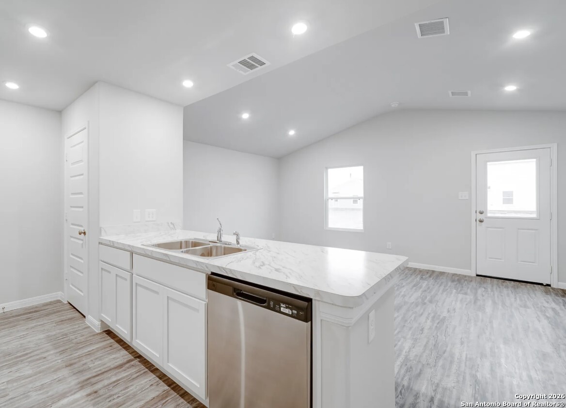 125 Sutton Place Uvalde, TX 78801 - Photo 7 of 11