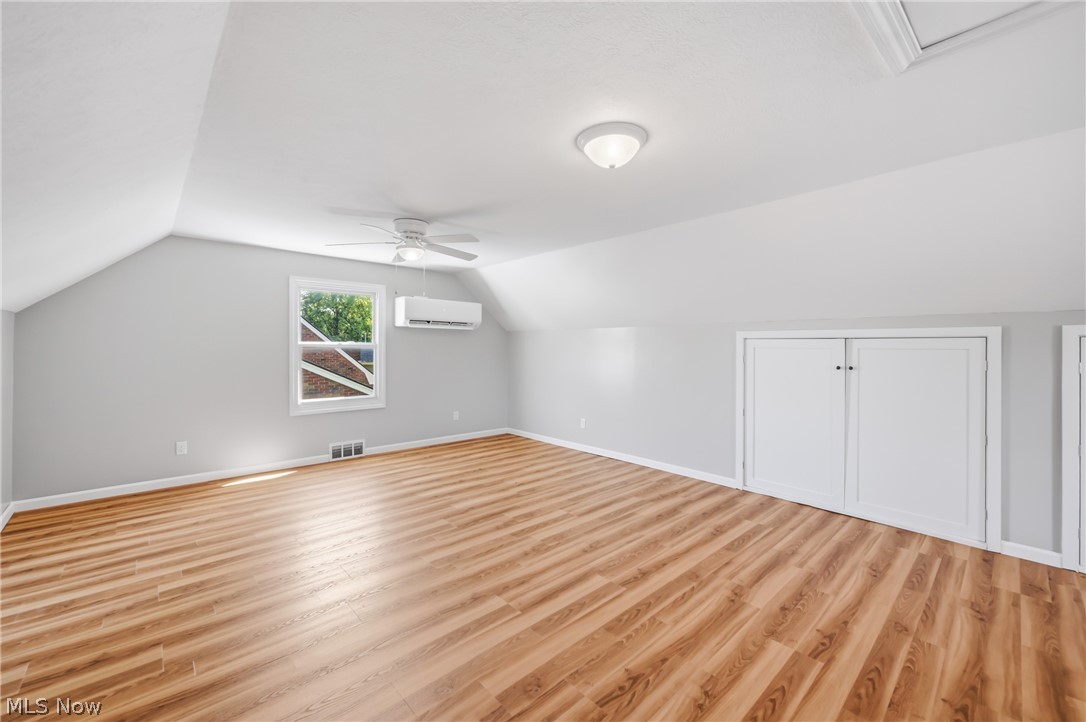 2846 Rexford Road Youngstown, OH 44511 - Photo 18 of 25 Room with built-ins.