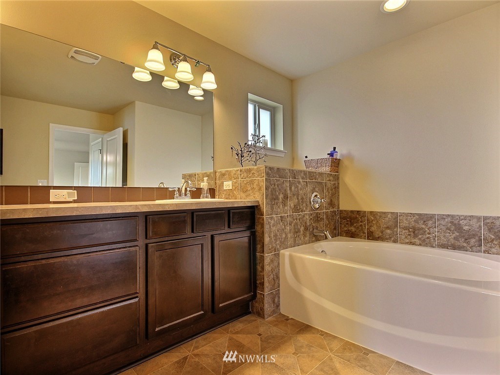 13432 Southeast 181st Street Renton, WA 98058 - Photo 19 of 25 Gallery Image 19