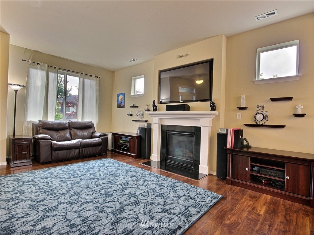 13432 Southeast 181st Street Renton, WA 98058 - Photo 4 of 25 Gallery Image 4