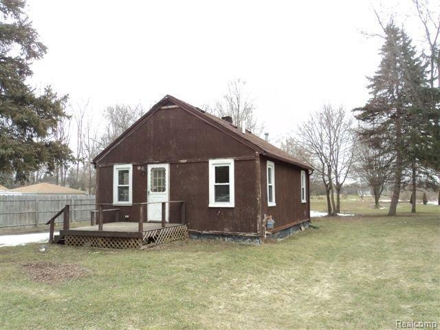 1247 South Genesee Road Burton, MI 48509 - Photo 1 of 9 1--fr