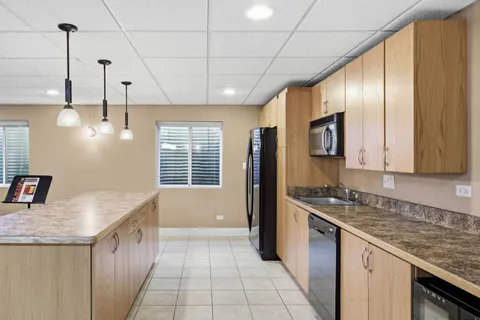 $6,000 | 408 North White Deer Trail, Vernon Hills, IL 60061