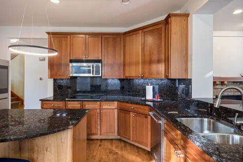 $6,000 | 408 North White Deer Trail, Vernon Hills, IL 60061