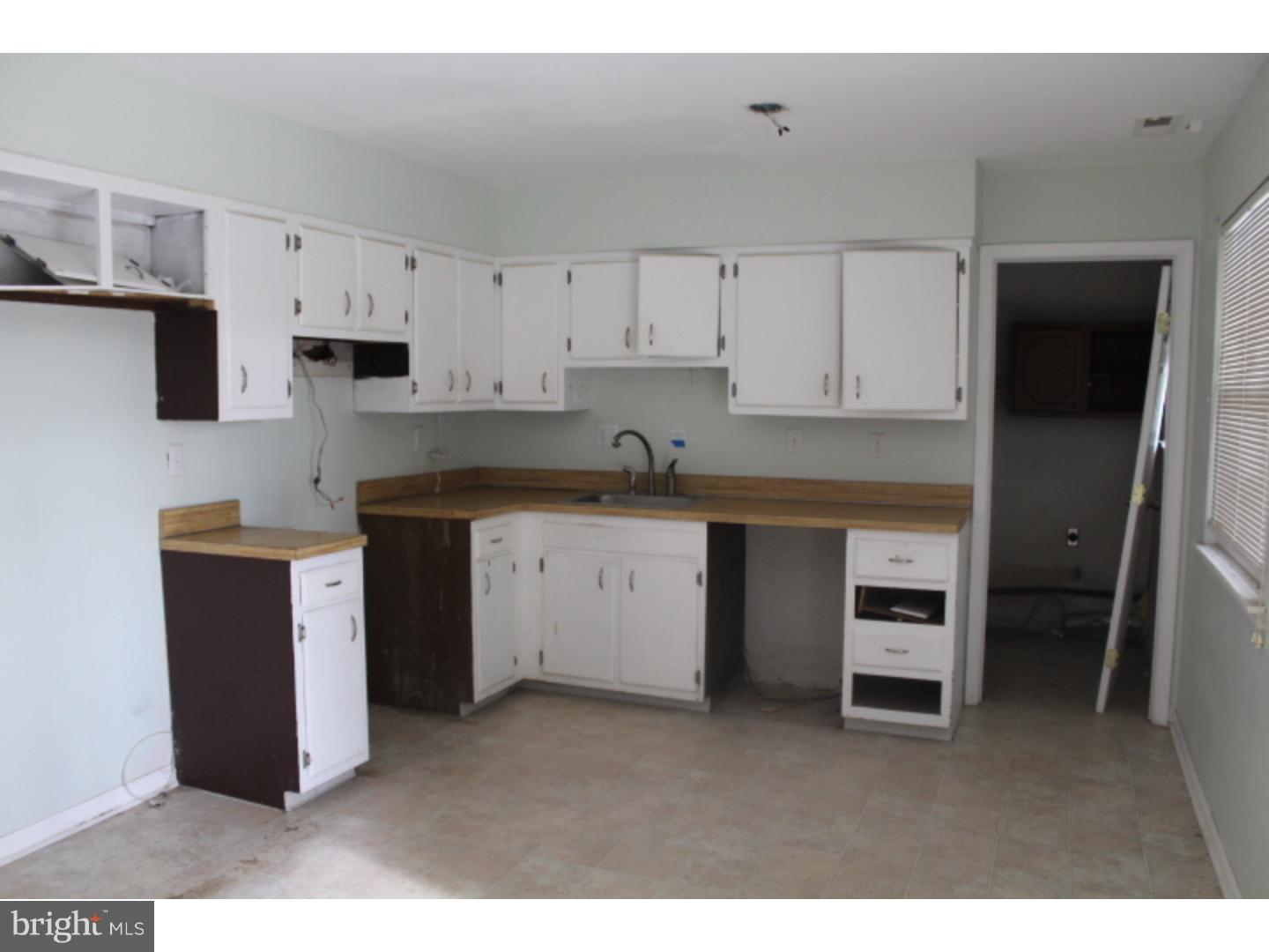 1027 South Beecham Road Williamstown, NJ 08094 - Photo 5 of 12