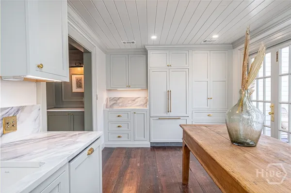 $1,899,999 | 110 West Taylor Street, Savannah, GA 31401