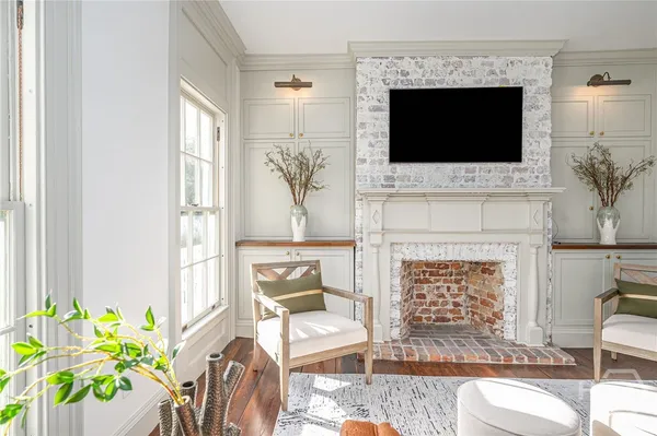 $1,899,999 | 110 West Taylor Street, Savannah, GA 31401