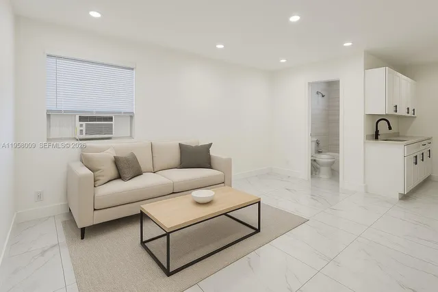 $1,995 | 5740 Mayo Street, Unit 4, Hollywood, FL 33023