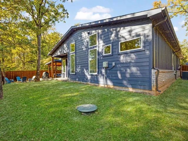 a view of a bench in the back yard of the house