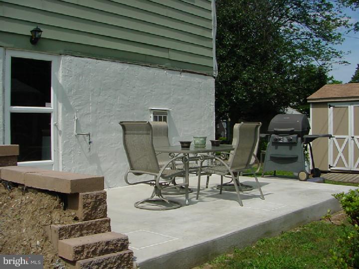300 Summit Road Media, PA 19063 - Photo 2 of 25 Patio