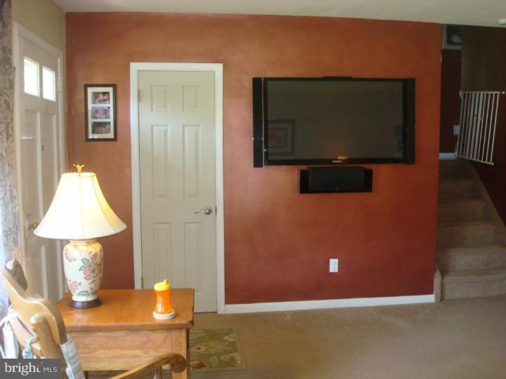 300 Summit Road Media, PA 19063 - Photo 7 of 25 Living Room