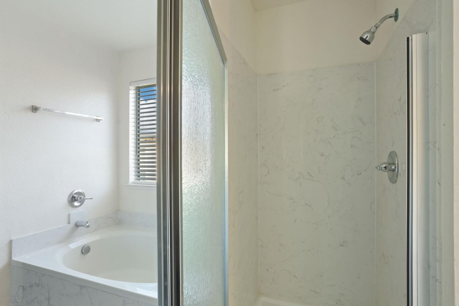 4882 Timepiece Circle Stockton, CA 95219 - Photo 37 of 43 a bathroom with a bathtub