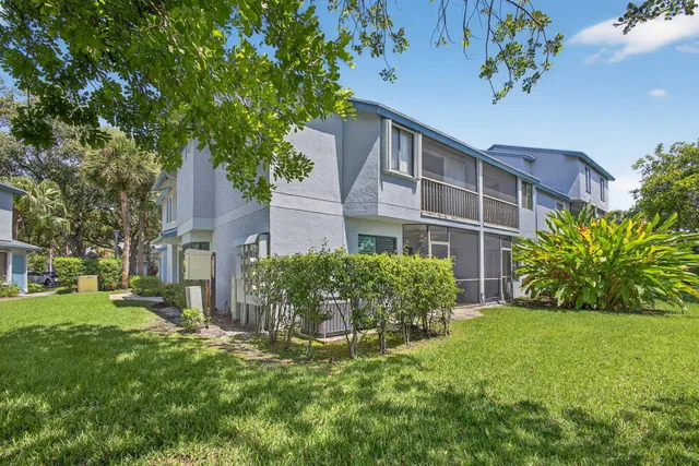 $2,600 | 406 Harbour Pointe Way, Greenacres, FL 33413