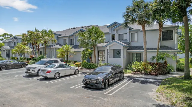 $2,600 | 406 Harbour Pointe Way, Greenacres, FL 33413