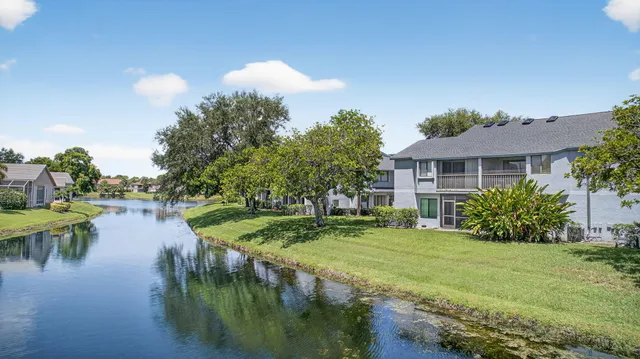 $2,600 | 406 Harbour Pointe Way, Greenacres, FL 33413