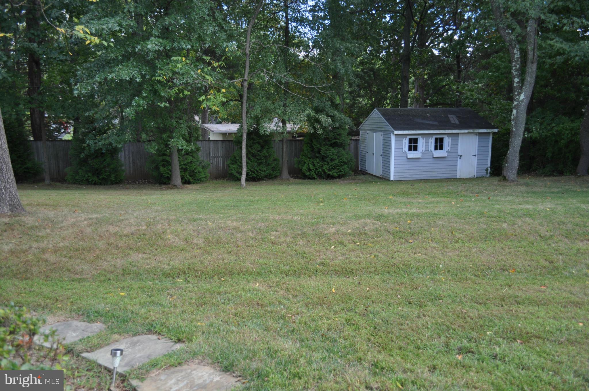 3907 Pender Spring Drive Fairfax, VA 22033 - Photo 30 of 30 a big room with lots of trees
