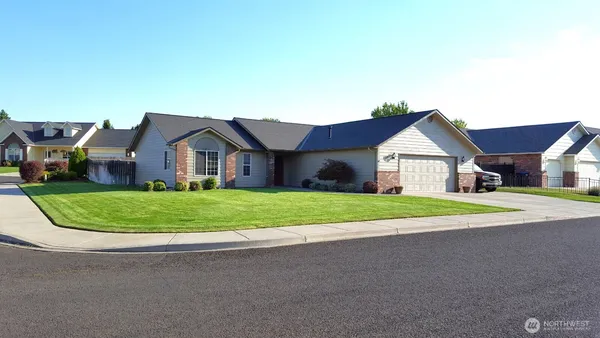 $455,000 | 1869 Southeast Larch Avenue, College Place, WA 99324