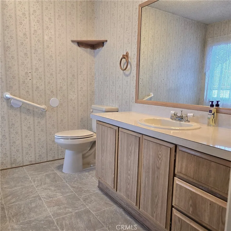 1536 South State Street, Unit 219 Hemet, CA 92543 - Photo 21 of 23 Master Bathroom