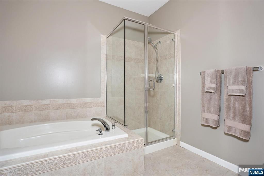 175 Rochelle Avenue, Unit 321 Rochelle Park, NJ 07662 - Photo 30 of 50