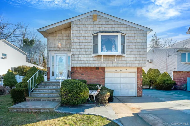 $624,999 | 266 Kellum Street, West Babylon, NY 11704