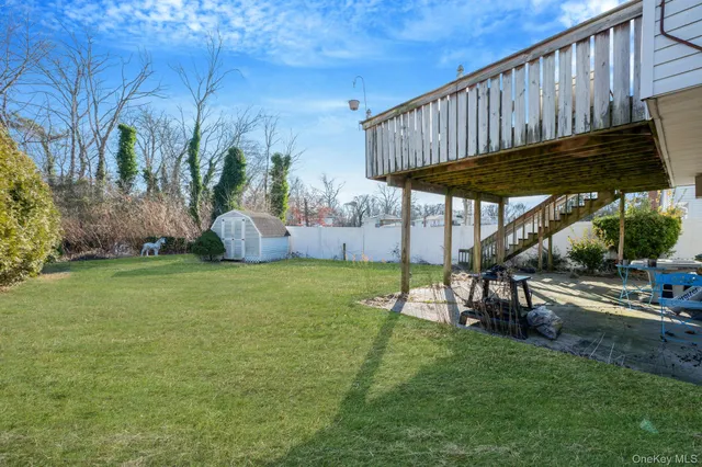 a view of a house with backyard and porch