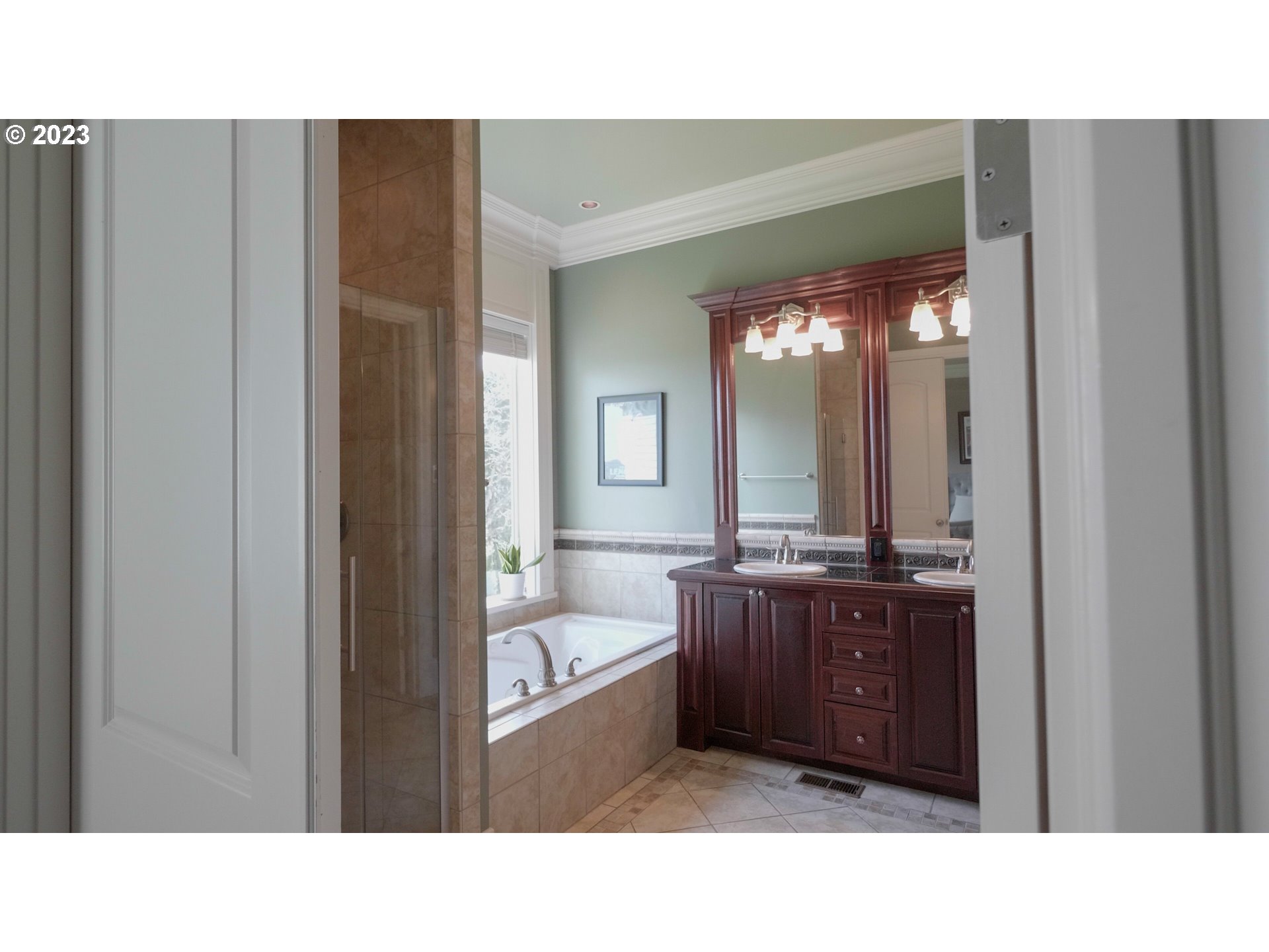14976 South Hoffman Road Oregon City, OR 97045 - Photo 13 of 26 a open kitchen with sink and window