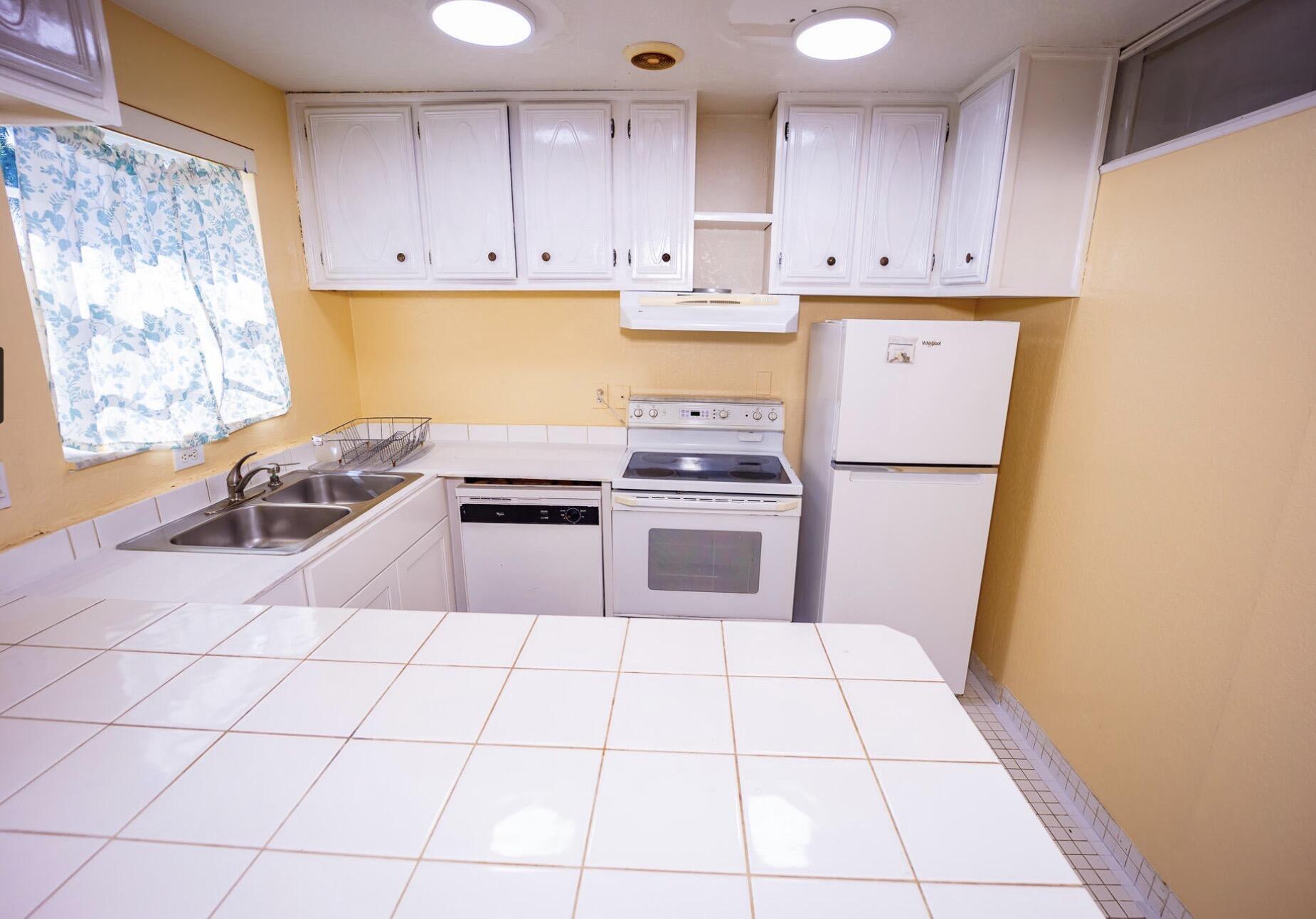 3240 Ridge Hill Road, Unit C Boynton Beach, FL 33435 - Photo 3 of 17 IMG_0096