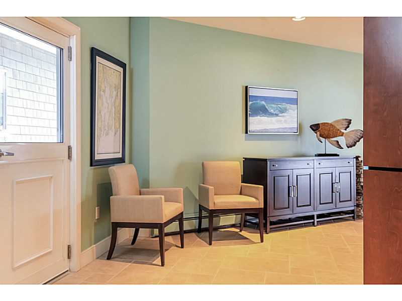 101 Ocean Road, Unit 305 Narragansett, RI 02882 - Photo 3 of 25 Entry.