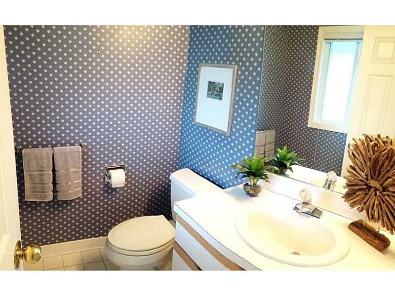 101 Ocean Road, Unit 305 Narragansett, RI 02882 - Photo 8 of 25 Bathroom.